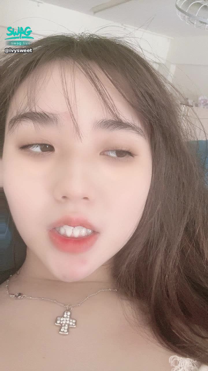 ivysweet : 十二月的魔法🪄讓平凡的日子都變得閃閃發亮✨err我臉是怎樣了嗎？