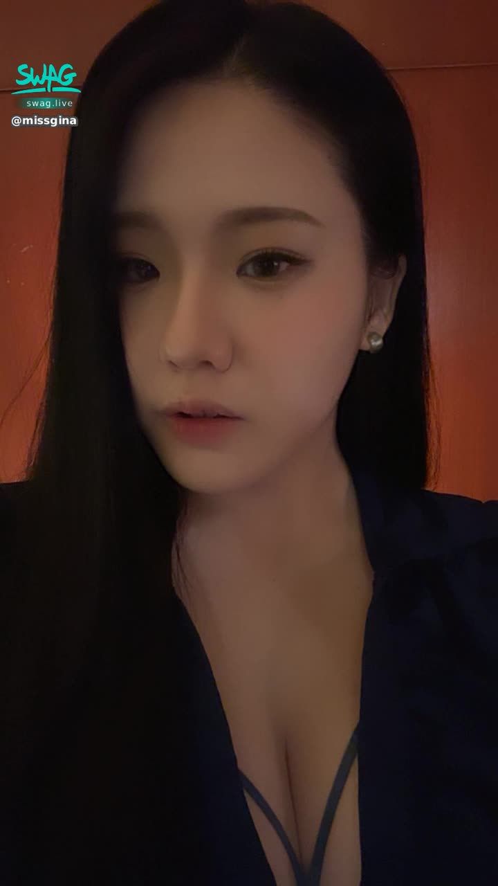 missgina : 主播沒睡覺 🫠怕錯過搶蔡依林演唱會門票時間 下午兩點沒辦法播了 讓主播睡個覺 8點左右上播！ 🫶🏻🫶🏻🫶🏻進直播間的Mi粉們 記得先儲值❤️慰勞🐱Mimi🐱主播買黃牛票🥺🥺🥺