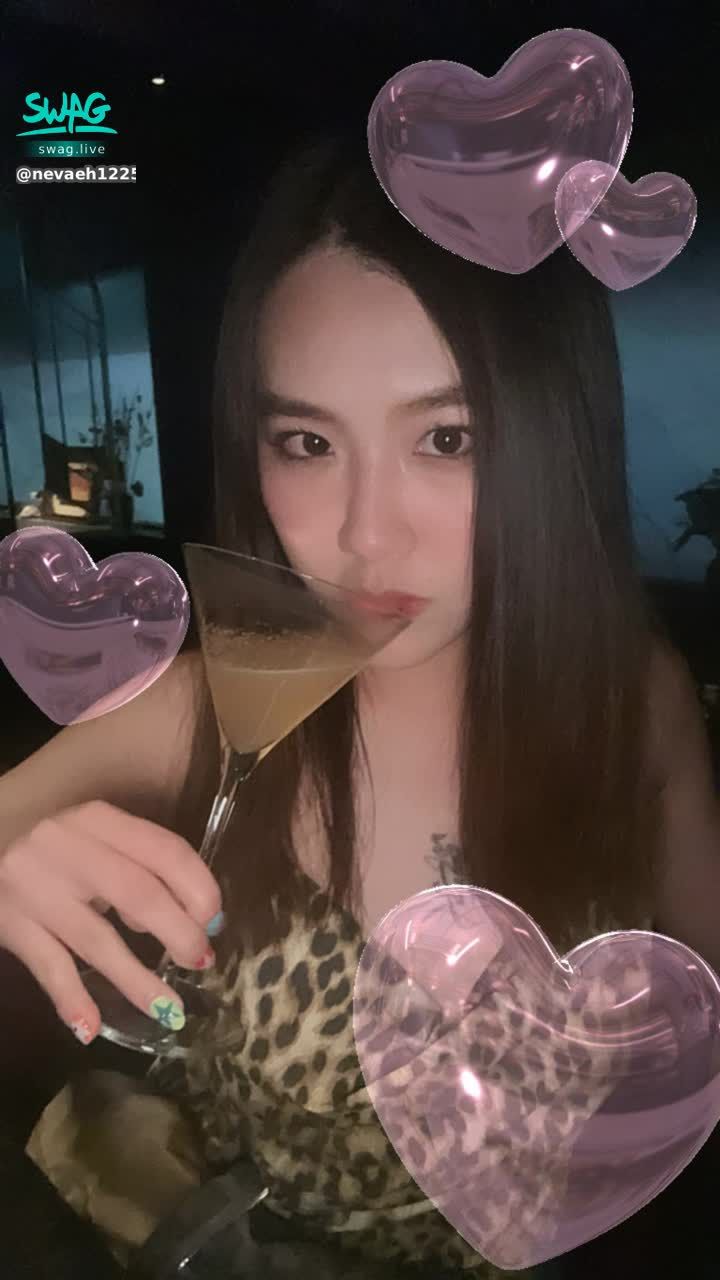 nevaeh1225 : 要找我喝酒嗎🫣老規矩阿~我喝醉了隨便你哈哈 #露臉 #sexy #性感 #生活 #騷 #甜美