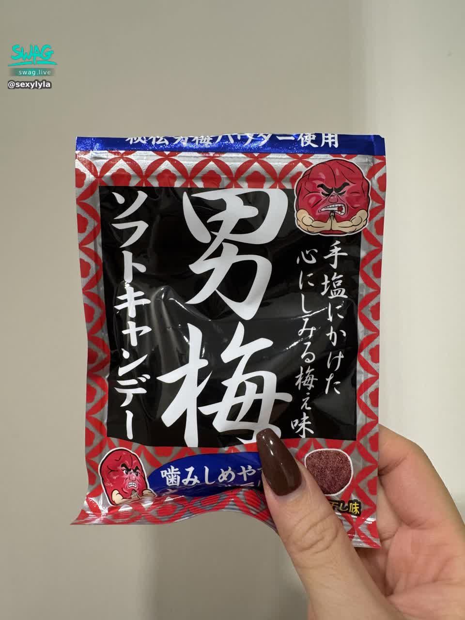 sexylyla : 昨天直播說的糖果🍬
真的好好吃好喜歡❤️
有去日本的哥哥可以幫我代購🥴