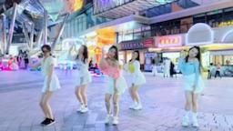 mee900 : 按照大自然的规律，你应该遇见我了！#露臉 #生活 #長腿 #甜妹 #舞蹈老师