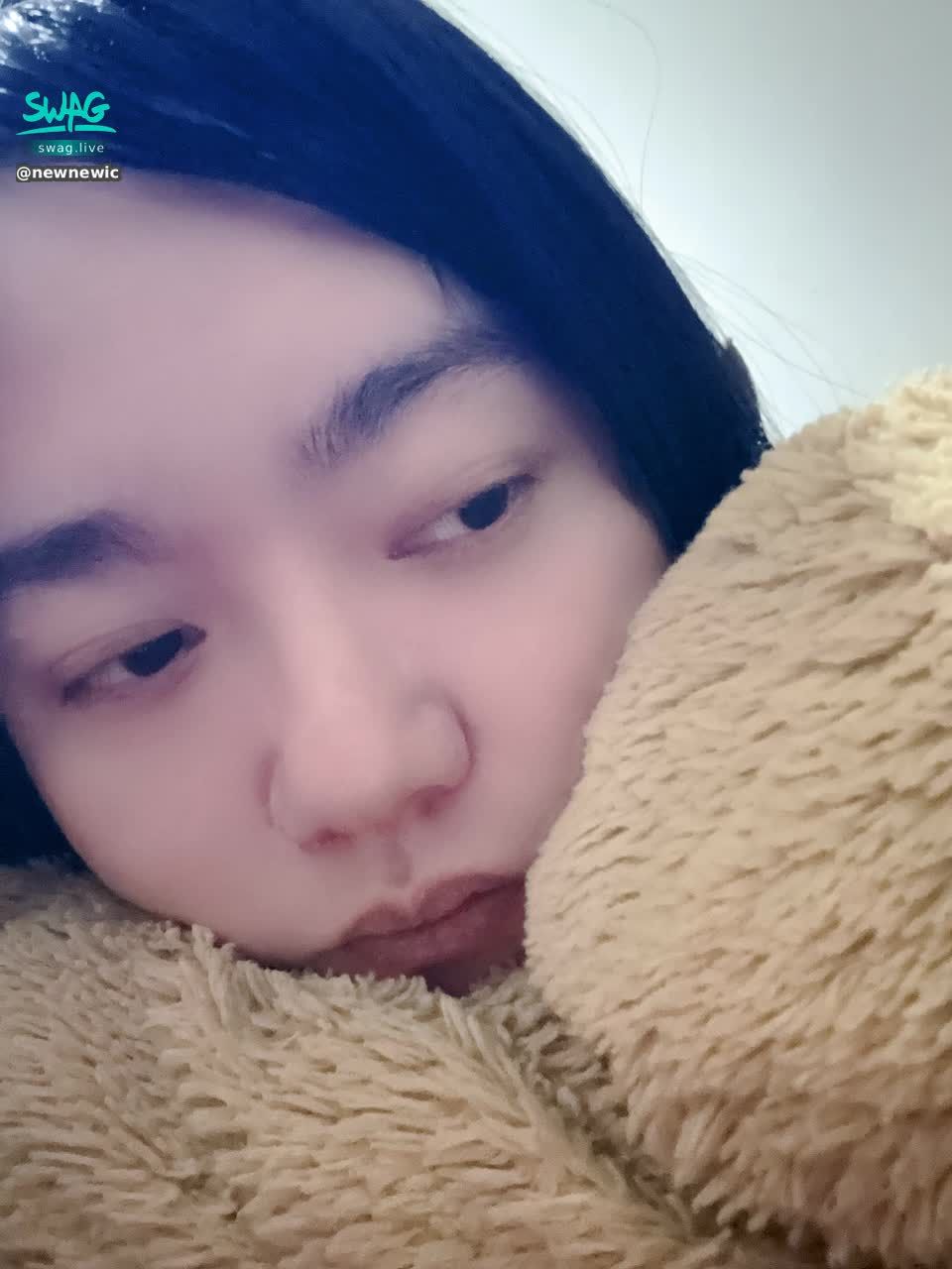 newnewic : 想睡覺🥱
下個月終於準備來臨了！！
#新人 #生活 #露臉