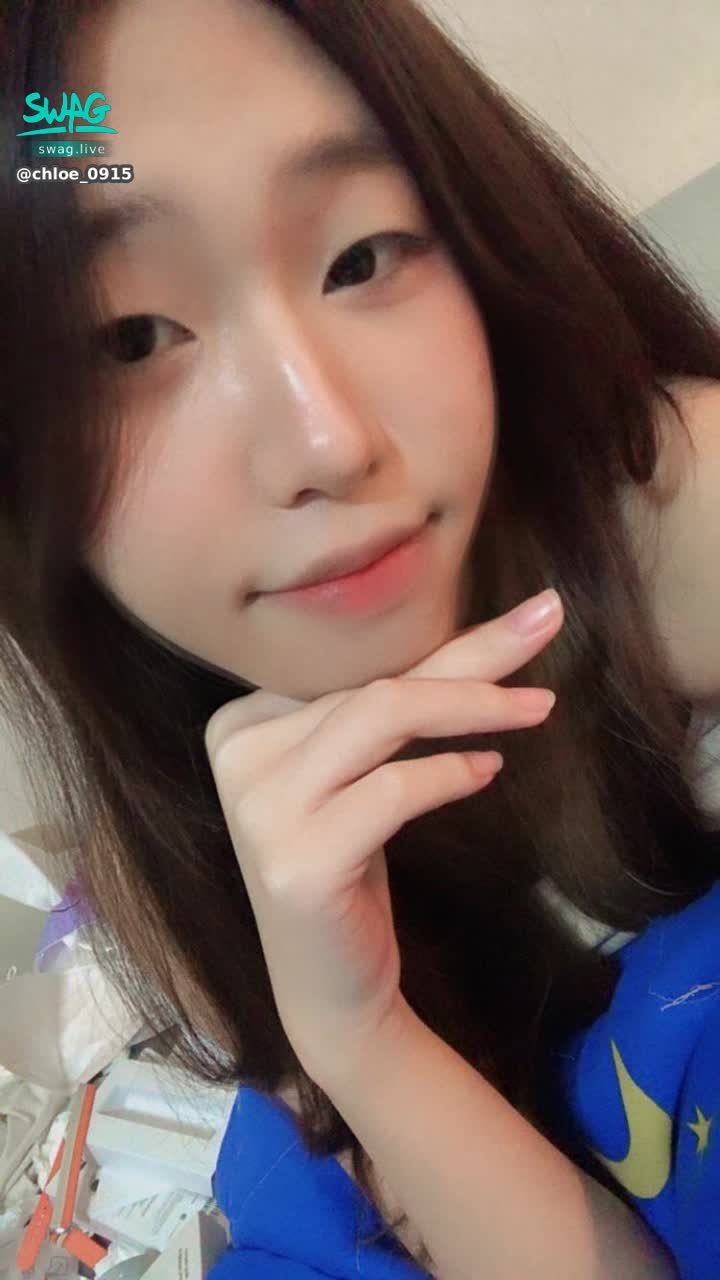 chloe_0915 : 天氣回溫了~好舒服的太陽👀
這天氣真適合出門約會❤️
有人要一起吃飯的嗎?私訊喔
#約會 #露臉 #可愛 #甜美 #性感 #生活 #日常