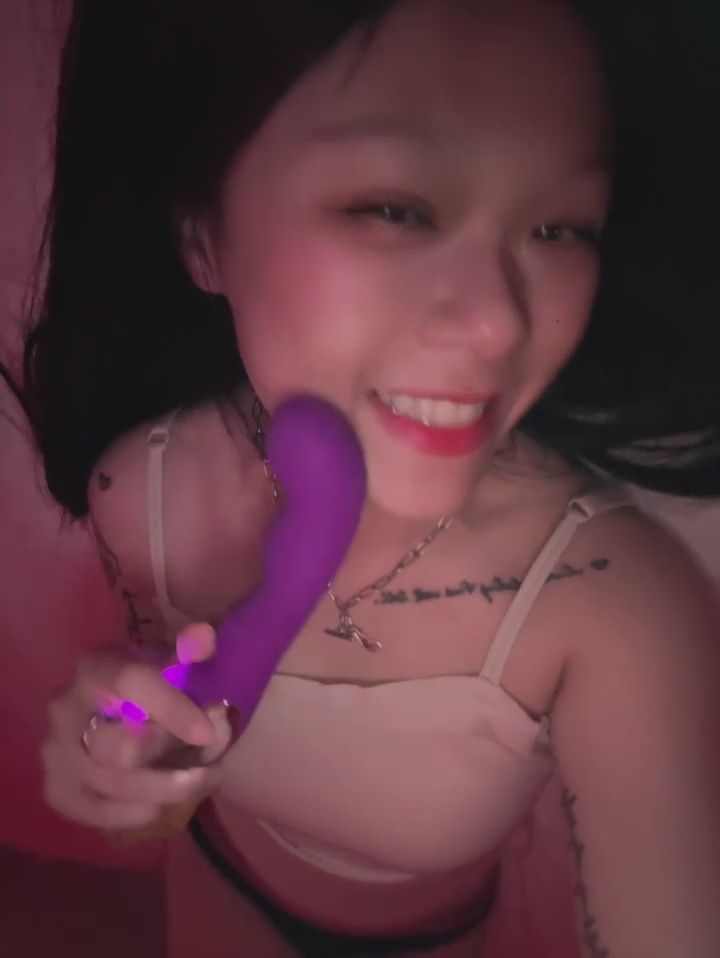 jenchu : 新買的按摩棒真的好舒服🫣有人要來玩玩看嗎😈 #sexy #性感 #生活 #騷 #按摩棒 #露臉 #奶 #刺青