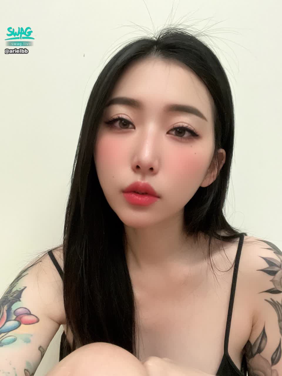 arielbb : Babe👇下面的淫片快要倒數收官了
業績不好，我也不會再拍這種福利露臉的淫片給大家了
再卷