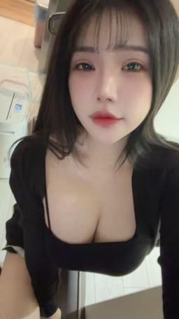 codyyuyan : 誘惑一下，應該有人喜歡看女友誘惑類型的影片吧？😈
