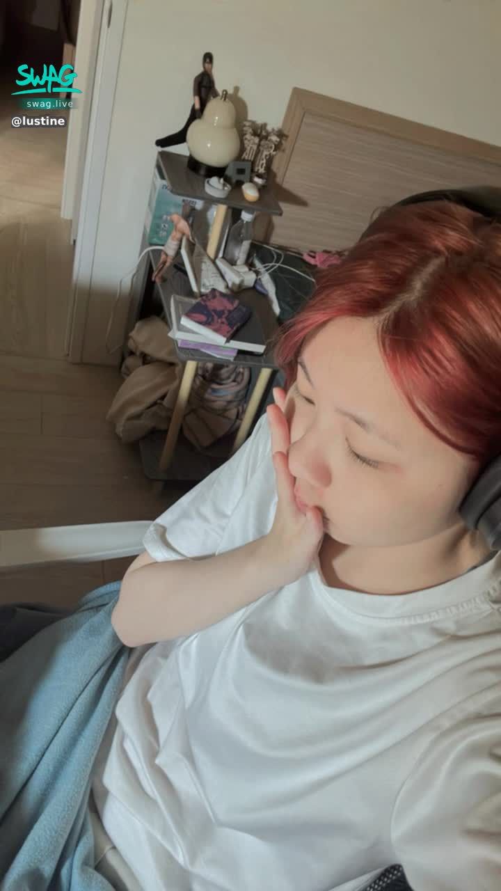 lustine : 11/24 (一) 晚上十點準時開播!
禮拜一大家都很辛苦
還是上來幫你們加油打氣好了❤️
#露臉 #素人 #sexy #日常 #生活