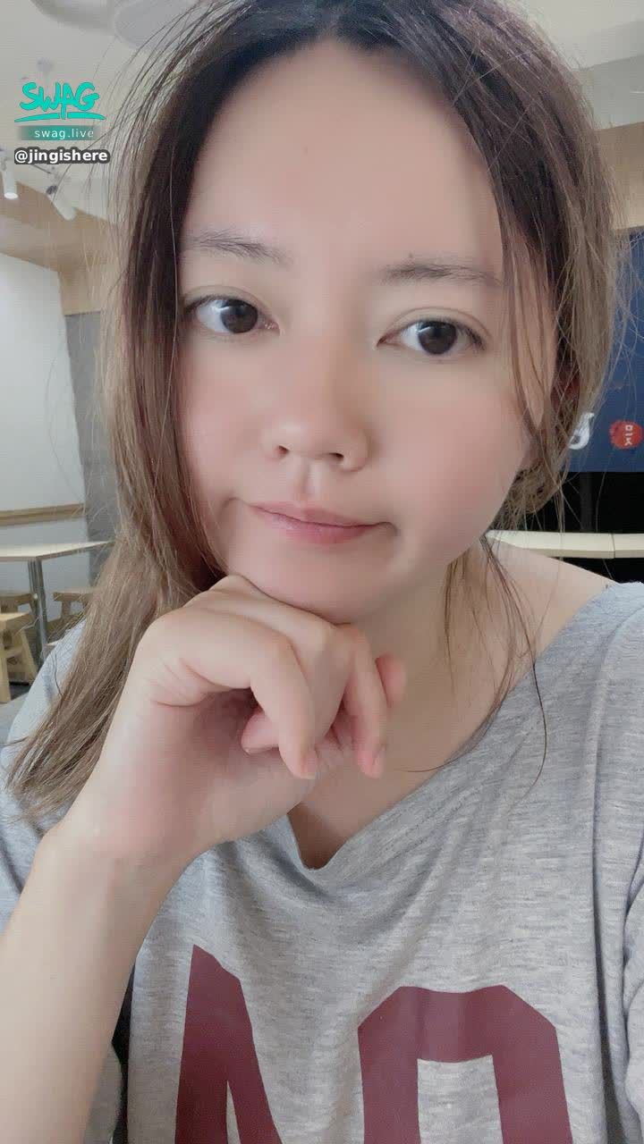 jingishere : 努力走過不安侷促
真誠的感謝總是陪著我身邊的人們
.
.
.
沒有的真的不是在謝你😾
然後就可以繼續幹話了！！
無法總是高強度的亮相
偶爾可以（？

ʕ •ᴥ•ʔ點點小指頭點關注 但是不要勉強自己

每個里程碑2K粉絲解鎖一項才藝例如比基尼長笛、古裝舞蹈之類。也會調整自介。累。啊。