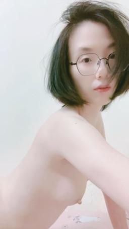 lynnbae : 看我不爽很正常 要是看爽了禮物還不刷起來🔥😠😡
#露臉 #露點 #翹屁股 #內褲