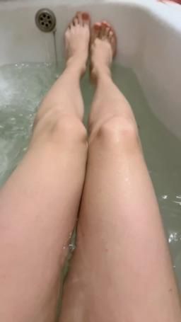 sweetkatty : sexy long legs 😍😍😍