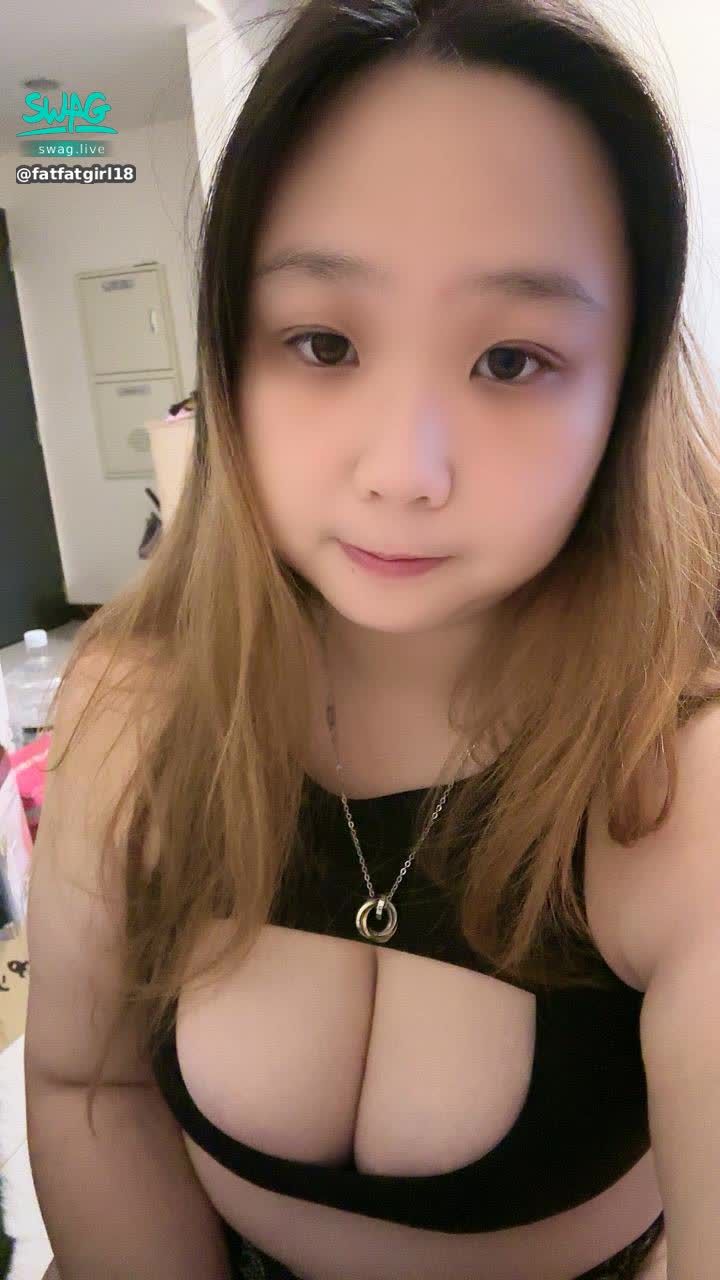 fatfatgirl18 : 11/25(二)22:00運動日
滿3萬脫內衣
#主題直播