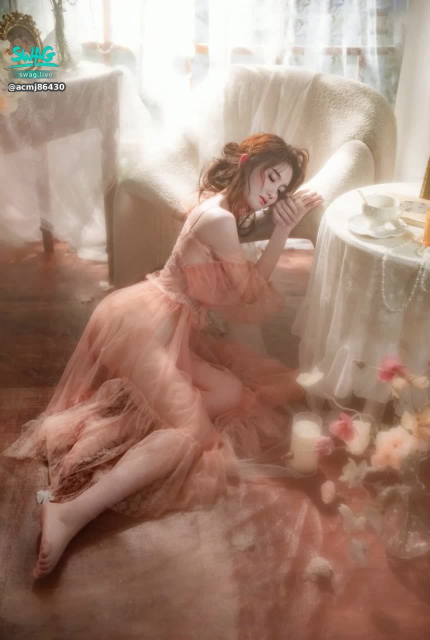 acmj86430 : 沒有達標只能讓你們看照片喇
有8萬鑽才能再播🥲
Babe