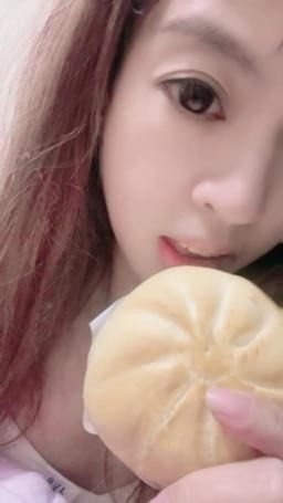 lovemeredith : 氣炸包子，你也想吃嗎。還是吃我身上那2顆