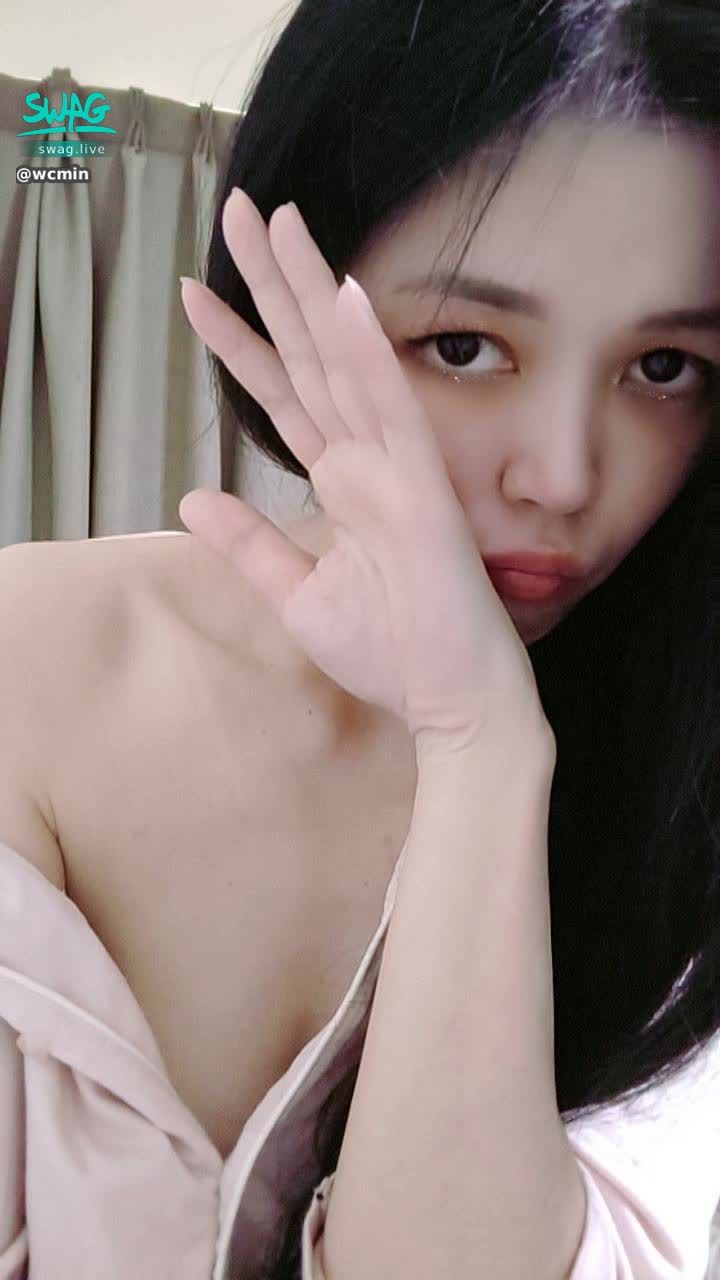 wcmin : 肩膀好酸有誰可以幫我捏捏