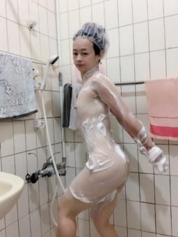 wasteful : 全裸洗澡性感舞蹈表演