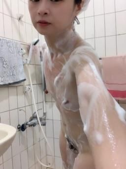 wasteful : 全裸沖澡性感舞蹈