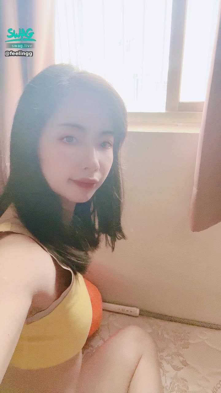 feelingg : 早安小美睡過頭了😅