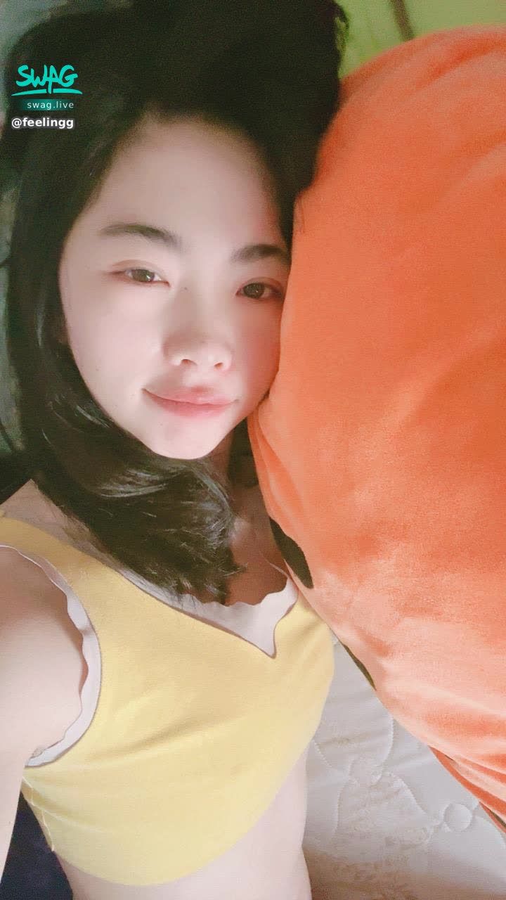 feelingg : 還不想起床想靠在哥哥的懷裡😘😘🥰