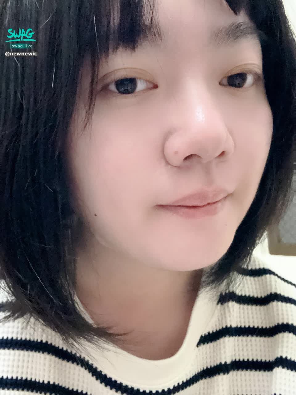 newnewic : 睡眼惺忪
中午時間到了很想睡覺
#新人 #生活 #露臉