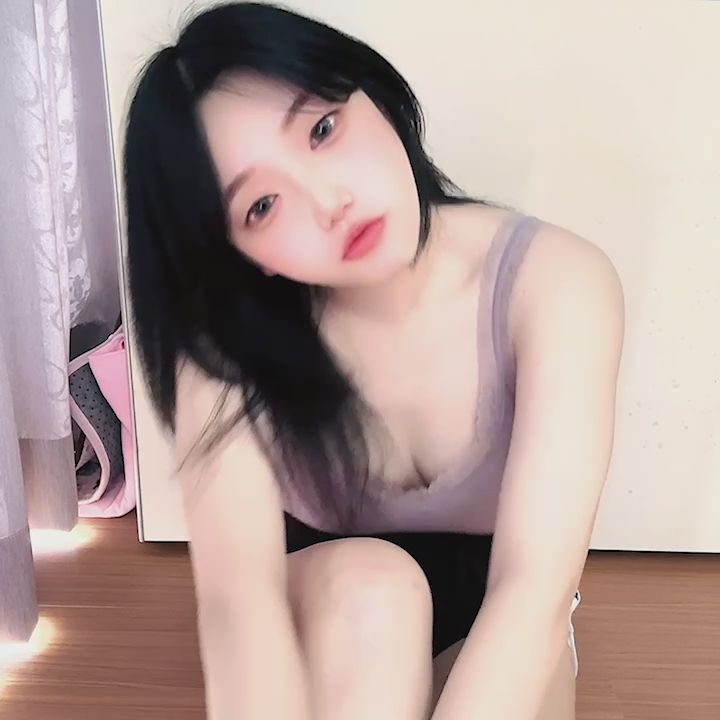 bunny0629bh. : 最近假比較多~有人要一起約會逛街嗎❤️不用禮物的那種~真心相處就好
#約會 #sexy #性感 #生活 #騷 #大奶🔥 #巨乳