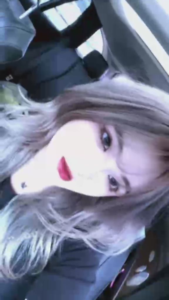 liliana.nia : 準備要出國了~趁現在還在台灣
有人要約會嗎👀想要一起喝點小酒
感覺好的不用💎私訊我

#約會 #私訊 #露臉 #sexy #性感