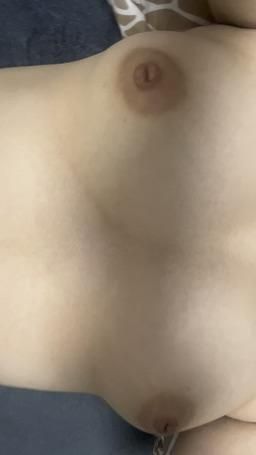 i**********2 : 美乳