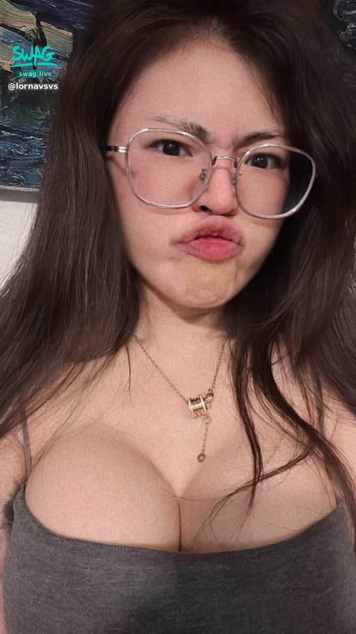 lornavsvs : 新家網路還沒好
住太高訊號很差
Babe不會又要我露奶道歉了ㄅ嗚嗚嗚