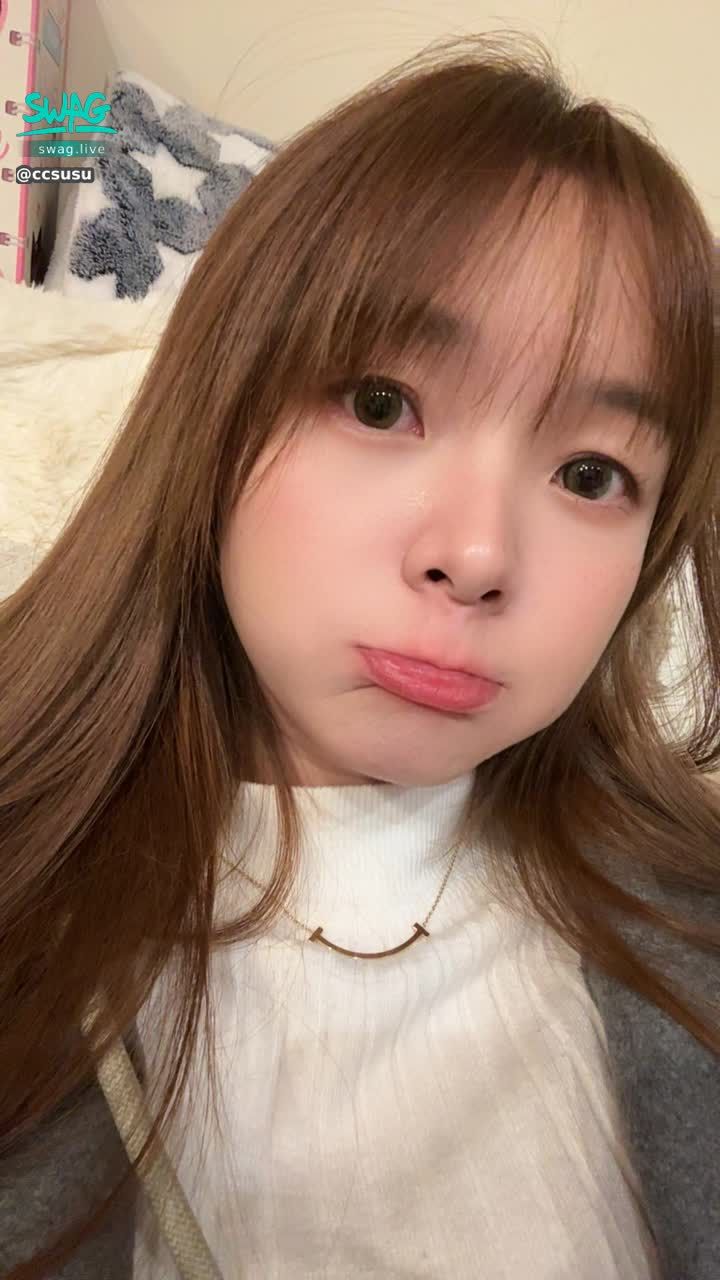 ccsusu : 今天做了件蠢事🫠🫠🫠 22:30上播聊聊🥹