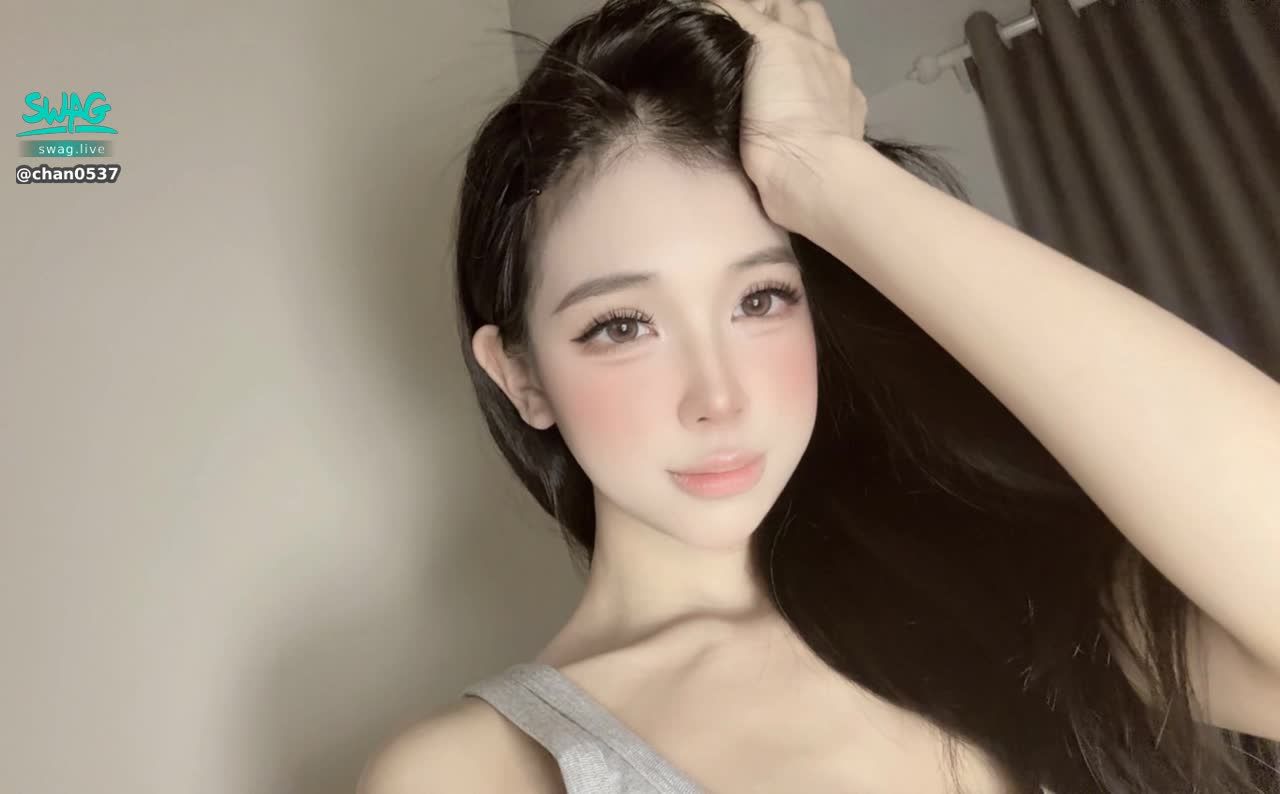 chan0537 : 最近我的直播时间比较有限！我会在不上学的时候直播！希望大家多多关注和支持我（如果想要定制专属视频，请私信我）。😝😝