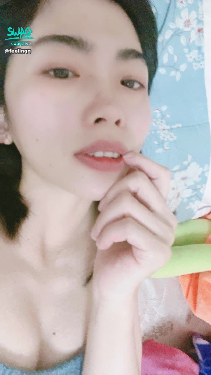 feelingg : 回到家躺在床上伸懶腰❤️