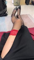 miohot : 當你發現你主管的絲襪是這樣的款式,你會怎麼想?