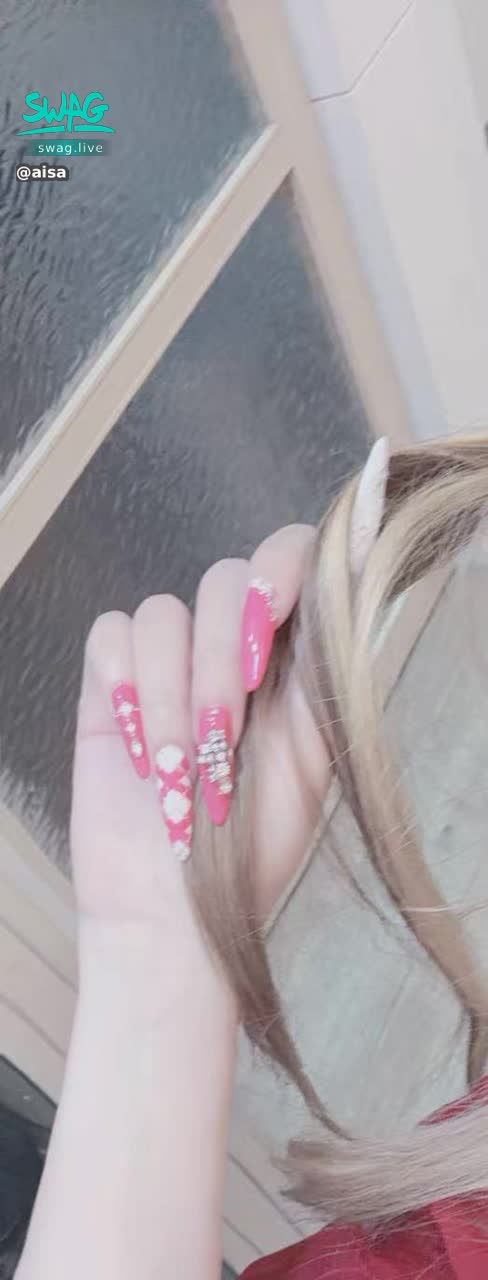 aisa : 騷包粉美甲 😆😆✨️✨️