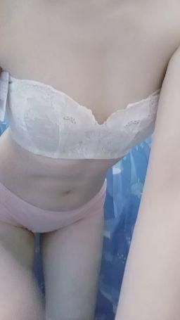 floraof : 買了新的內衣😎Babe