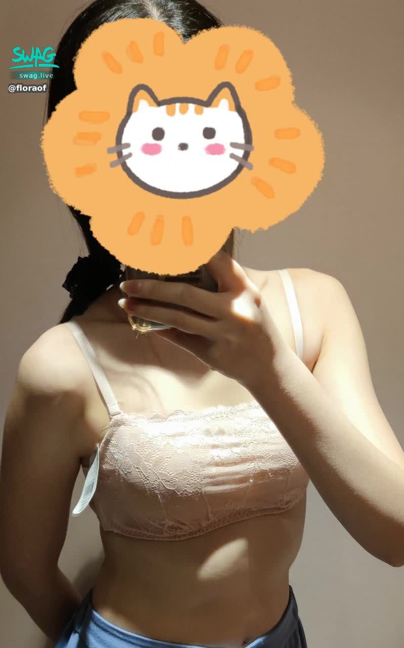 floraof : 今晚8:30pm直播見 都係輕鬆場 （已下播）
早安 好看嗎Babe