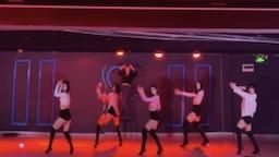 mee900 : 我没什么特长就喜欢你的时间特长！#生活 #高跟鞋 #sexy #長腿 #露脸