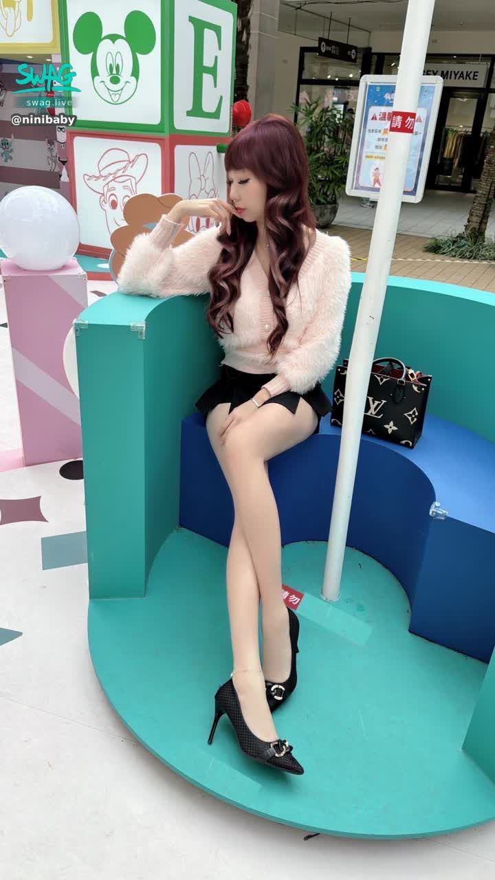 ninibaby : 💕💕今日福利大放送💕💕

回覆妮妮一句👉🏻「我要領片片」
立馬隨機發送2系列隱藏版影片😈

☀️影片包含：露臉實戰、女女慰慰、高潮噴水、口爆吞精、顏射、足交爆射、今晚準備讓你看好看滿滿💋

☀️一個人最多可以回覆三句🙈領六個系列唷😈