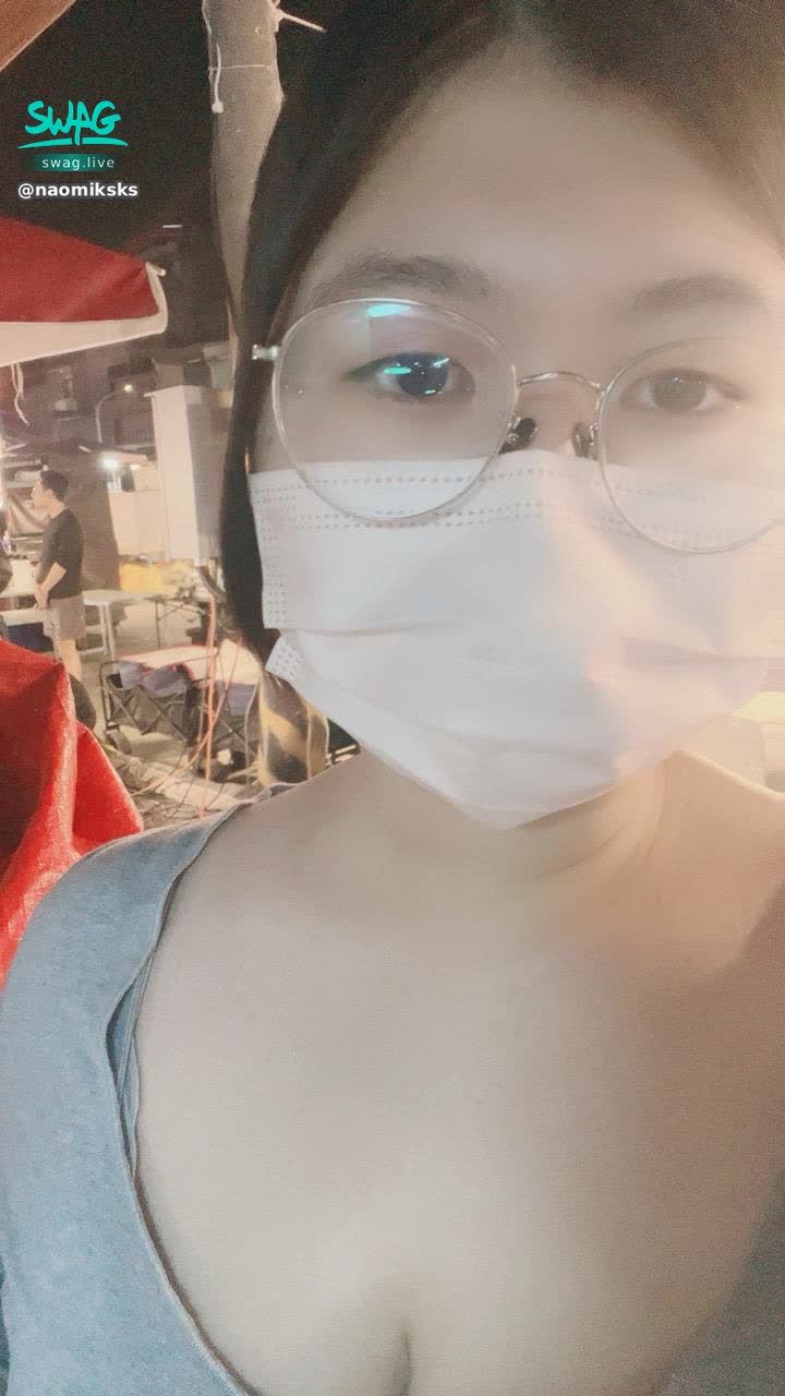 naomiksks : 今天超認真找衣服🤣🤣