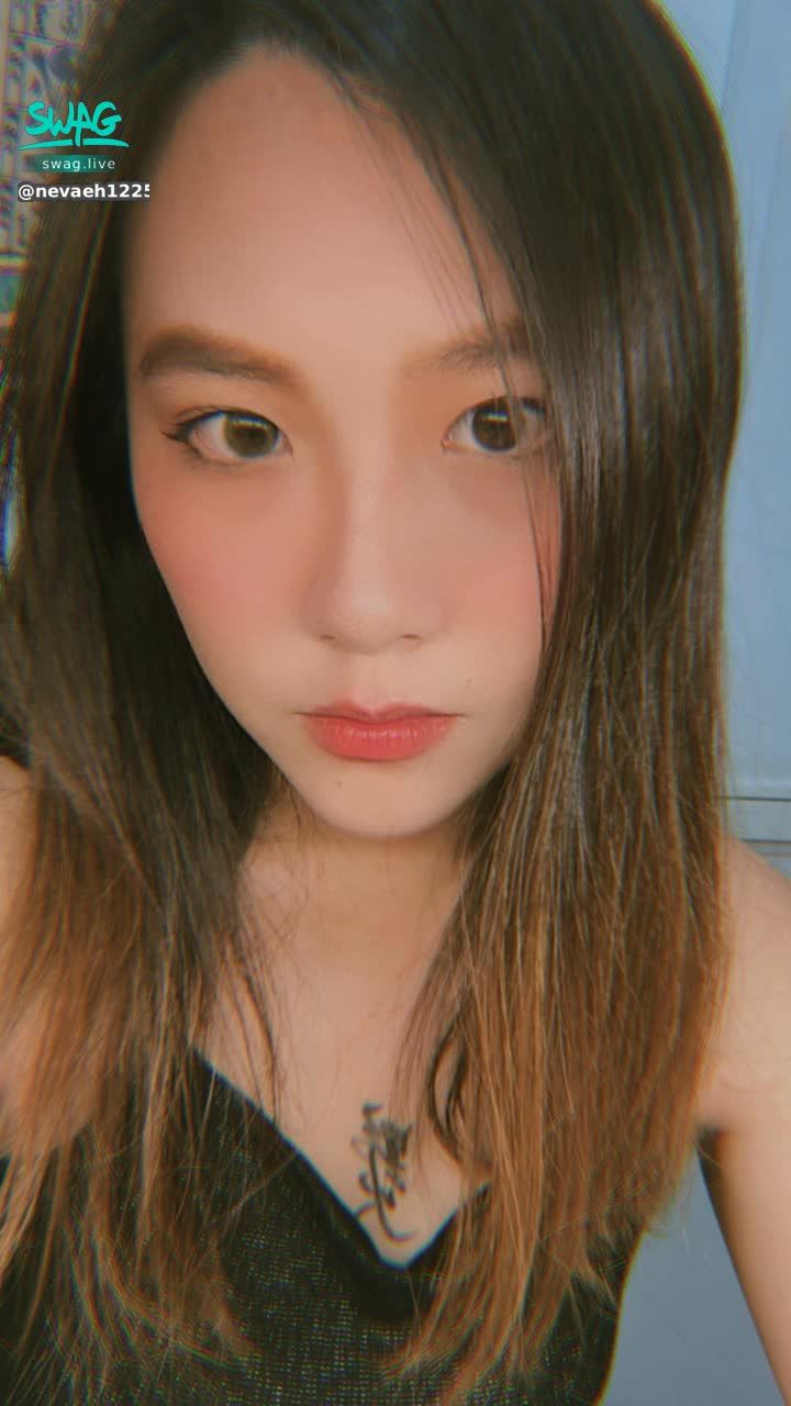 nevaeh1225 : 假日想要出門🥰誰要一起去信義逛逛～這麼冷的天就是要約會抱抱呀👀 #約會 #sexy #性感 #生活 #日常 #露臉 #甜美