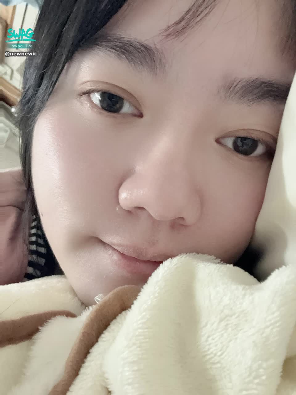newnewic : 陪我一起睡覺嗎？
歡迎哥哥找我蓋棉被純聊天🙈
#新人 #生活 #露臉 #睡覺
