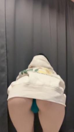 cocolunna : 冷冷的天氣可以開始穿大大件的衣服然後裡面不用穿～ 😝