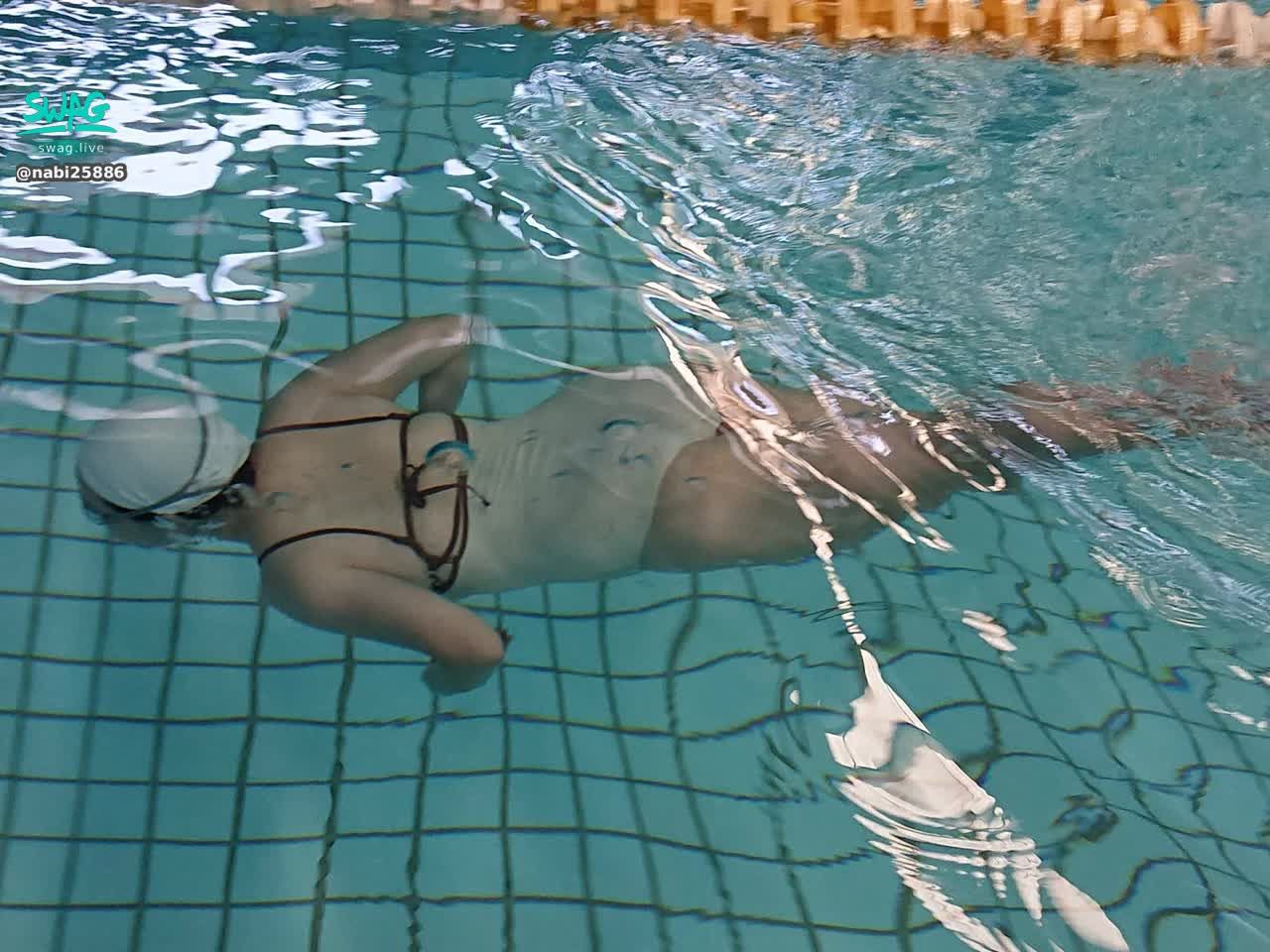 nabi25886 : 很喜歡在水裡面 很安靜只有自己