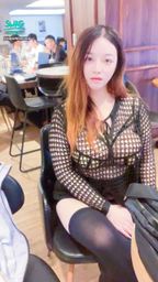 jojomissyou : 黑色洞洞裝好看嗎?