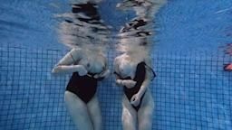 aabbcc718293 : 跟美乳人妻甜甜一起游泳