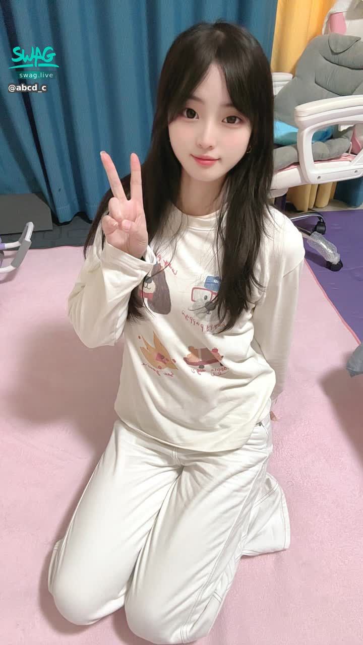 abcd_c : 听说吃糖果会变很甜是吗