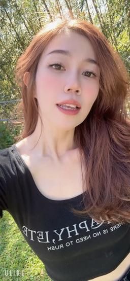 sexy_miya : 在這片山林裡可以幹嘛😈😈
玩具都帶來了🙈🙈
一個水手服收藏完整版肉棒慰慰🔥🔥
加送一部差點被發現的刺激版💦💦
這是目前最大的挑戰了😝😝