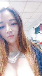 jojomissyou : 火辣上衣挖空愛心裝來餐廳吃飯