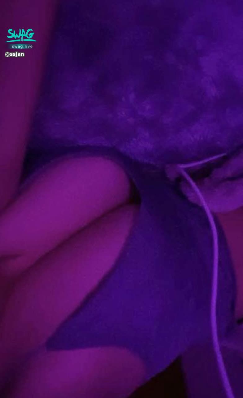 ssjan : 偷偷摸摸的看一眼🤫不要被其他人發現喔！