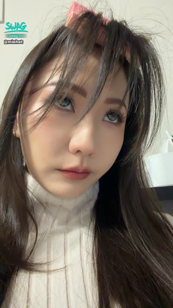 miohot : 11/29（六）原訂21:00直播 因19:00-22:00團拍有人無法入鏡 所以改23:30開播喔！