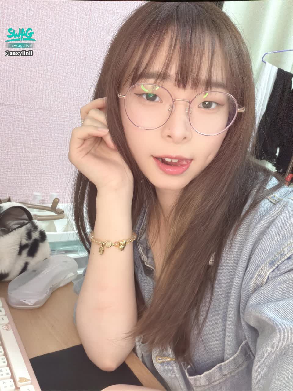 sexylinli : 23:00直播呦