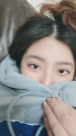 sexyenen : 人中長了一顆痘痘🥹